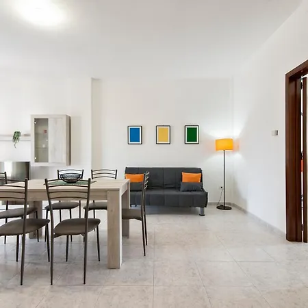 Lueda House - Trasfertisti E Turisti