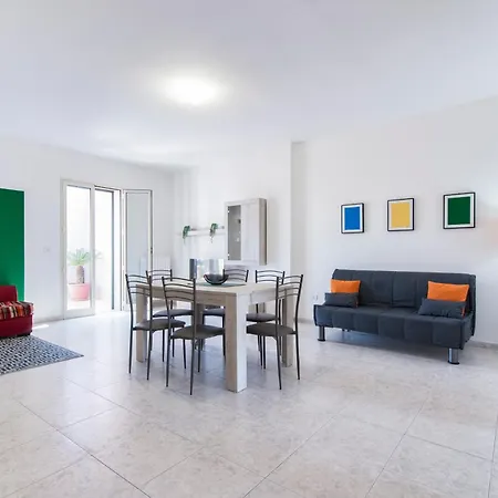 Lueda House - Trasfertisti E Turisti *