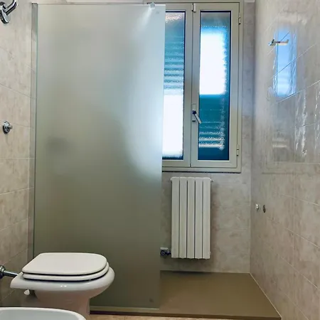 Lueda House - Trasfertisti E Turisti * Surbo