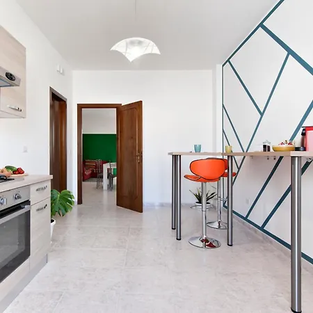 Lueda House - Trasfertisti E Turisti Appartement Surbo
